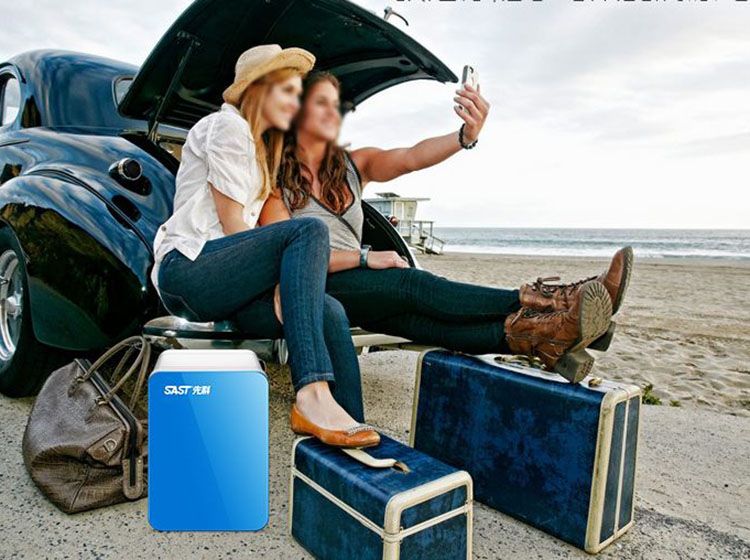 网友把轿车变“房车” 一共只花了600块!