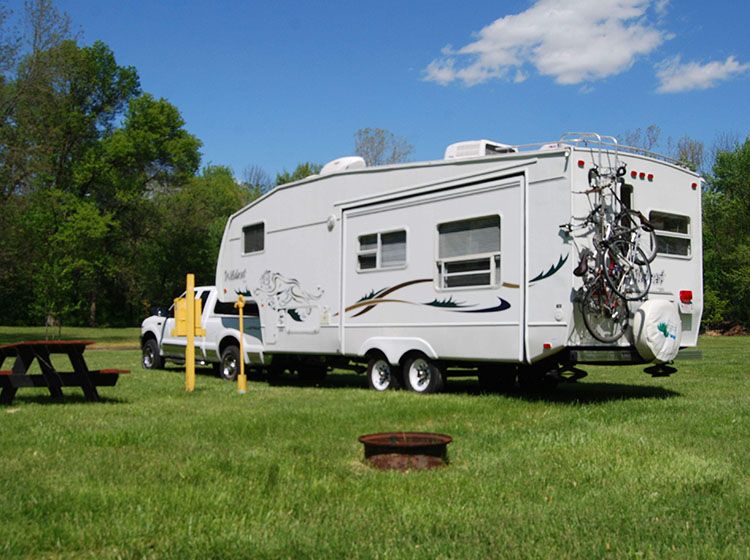 网友把轿车变“房车” 一共只花了600块!