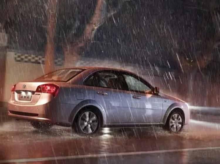 想自己动手洗车?这些常识必须的知道!