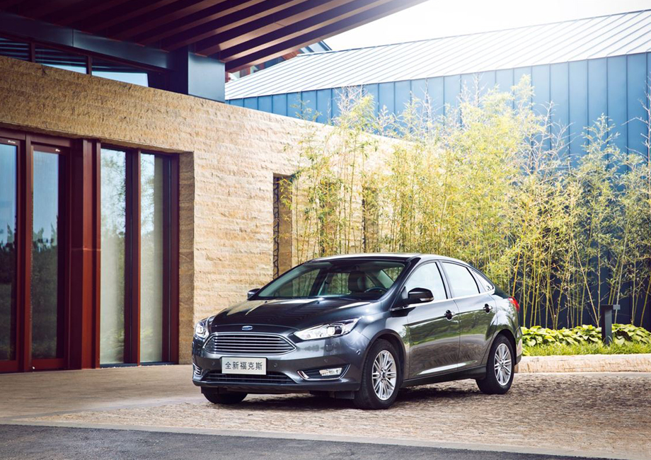 ȫ¸˹˸ؼǰ߷ֱΪ4368/1823/1483mmΪ2648mm