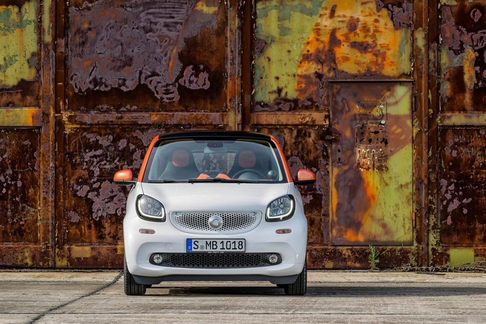 ȫһ smart fortwo ԵøԲҲƼУÿһ䶼̺µԣһ smart fortwo ʵǰһ