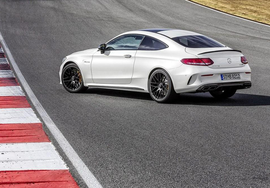 ǰ÷˹-AMGٷAMG C 63 CoupeĹٷͼƬͨ汾³˸˶Σ滹4.0L˫ѹV8Ϥ³9·ݿĻķ˸չ׷20163С