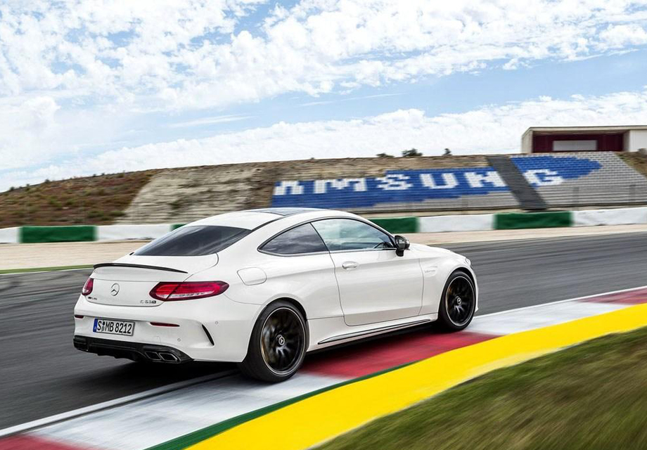 ǰ÷˹-AMGٷAMG C 63 CoupeĹٷͼƬͨ汾³˸˶Σ滹4.0L˫ѹV8Ϥ³9·ݿĻķ˸չ׷20163С