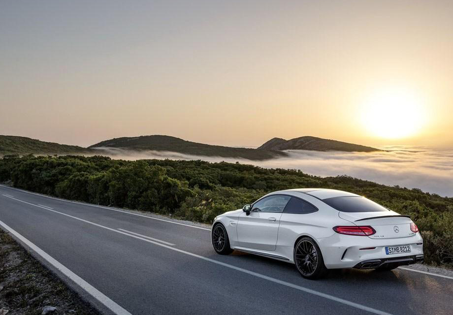 ǰ÷˹-AMGٷAMG C 63 CoupeĹٷͼƬͨ汾³˸˶Σ滹4.0L˫ѹV8Ϥ³9·ݿĻķ˸չ׷20163С