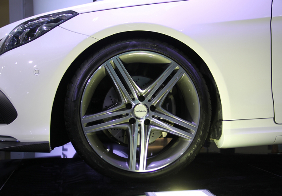 : LionHART M11C<br>ǰ8.5J 19 ET=33<br>9.5J 19 ET=33<br>̥:   ǰ 245/34  19<br> 245/30  19