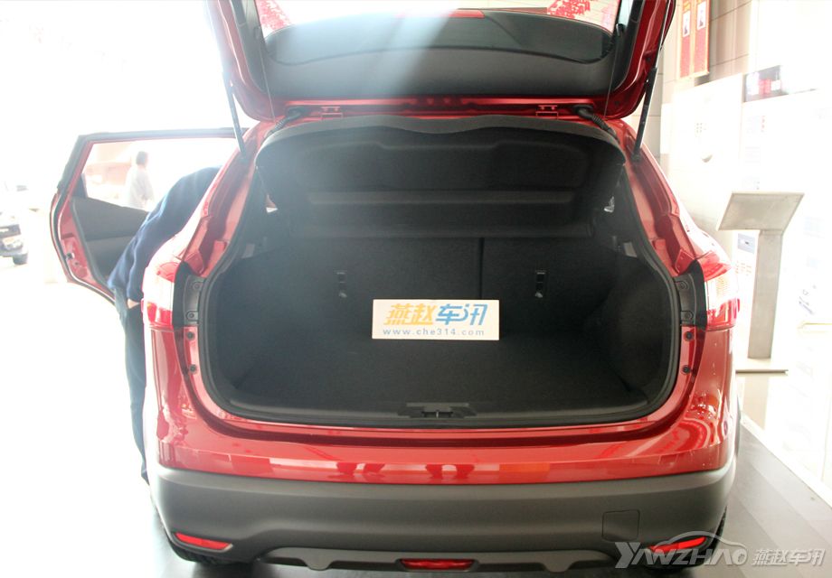 ȫ���пͺ���ĳ����ݻ�Ϊ486L�����������ηŵ�֮�󣬿�����չ��1410L��ͬʱ���Ĵ���ռ�Ҳ�൱�ķḻ��ʹ��˳�֡�