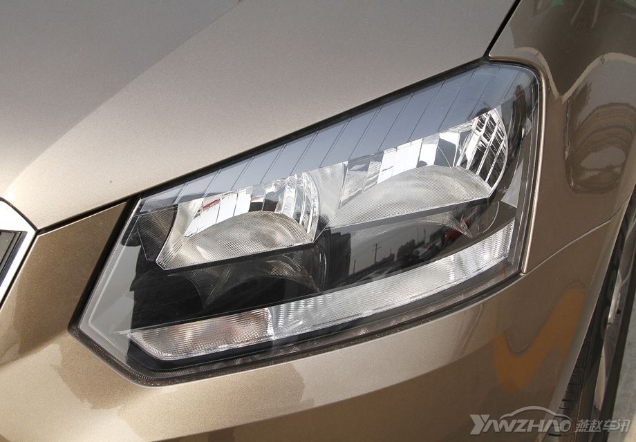 Yeti���ʹ����ˮ���и����ƣ��ڲ�����ε��и��棬�����������·����ˮ���㡰���족Ч����