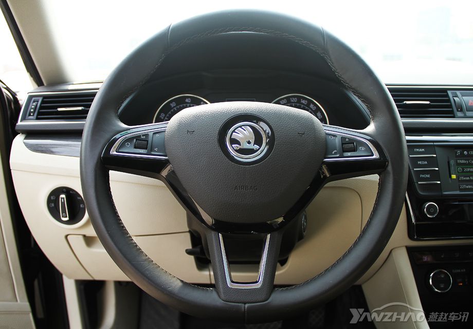 ȫϵ���䱸�˵�����ɲ���Զ�פ��������Ѳ���������绰��̥ѹ��⣬���䳵���ϻ�װ����ACC����ӦѲ�����Զ��������綯������ܹ��ʳ���600�ߵ�12���������������ϱȽϵķḻ��