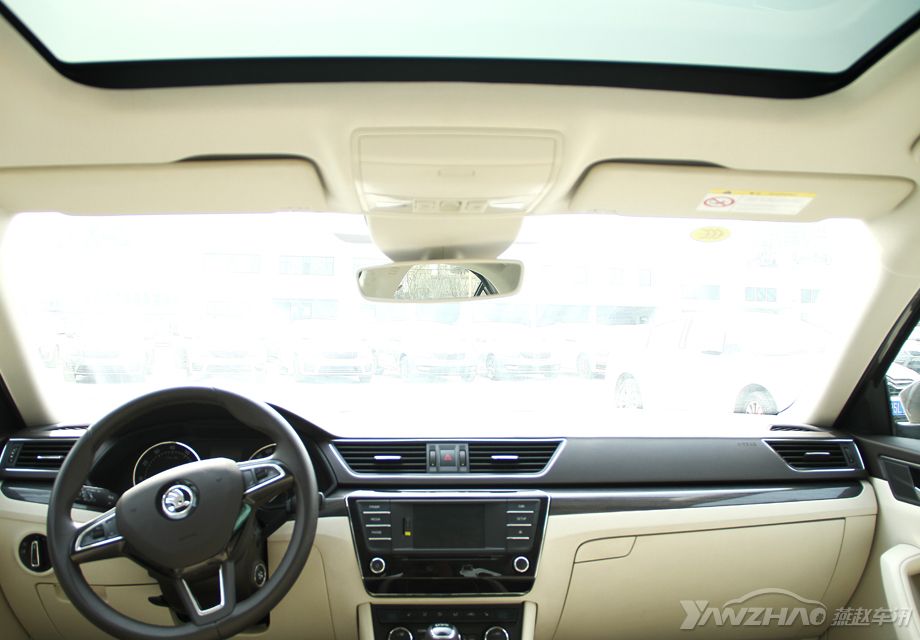 ȫ�����ɵ�����û�������һ�������˴�����ʽ�ĸı䣬���Ǹ���ƽֱ������ͬ�����ճ����п�̨�Ĳ�θС�����������˿�Ϸ죬������ȻҲ���޿����ޡ���1.4T��1.8T�����ϵ�����ʽ������Ҫ��2.0T�������ķ�����������ʱ���˲��١�����Ȼû���䱸ȫ���촰����������촰�ĳߴ����԰���Ⱥ�ۡ�