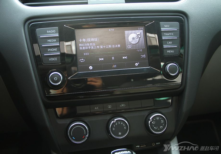 5.8������봥��ʽ��Ļ�������ֱ��ʺܸ���ʾ���������һ������ڶ�Ĺ��ܡ����������绰������״̬��GPS�����ȣ�������ϵĿ�����ť�������ʮ�����Բ��������������