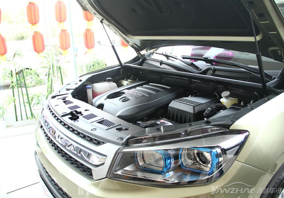 ������CS75�ṩ���������ѡ��2.0L��Ȼ������������������158���������Ť��200ţ����;1.8T������ѹ�����������177���������Ť��Ϊ230ţ����