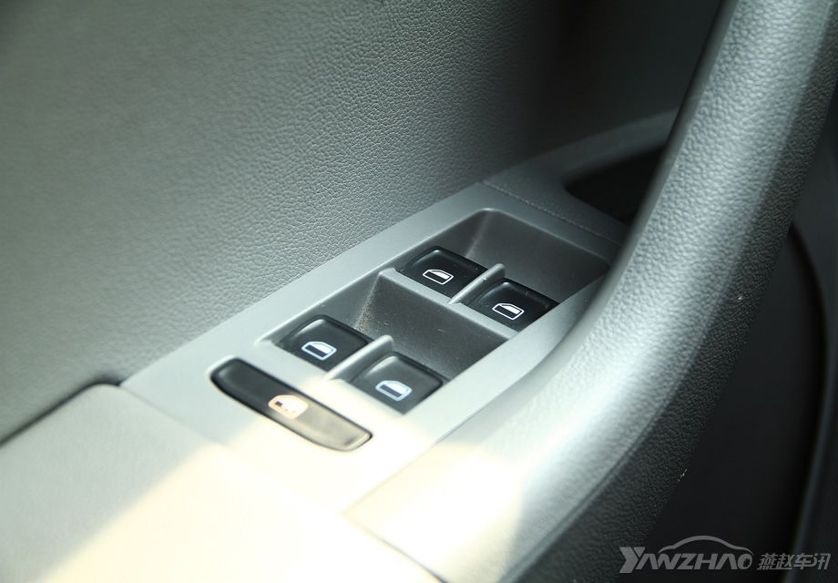 ���ŷ������⴦����Ƥ���ǣ���ϸ�ڴ��ܹ�����˹�´�ġ����ġ���ͬʱ������ȫ�綯�ĳ������ƣ���ʹ��������ø��ӷ��㡣