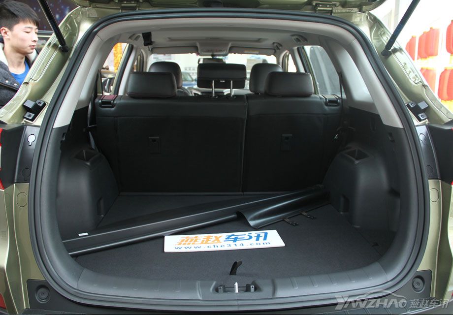 ����CS75�ĳ���״̬�º����ݻ�Ϊ590L�����������ο�֧�ֿ���4/6�ŵ������ŵ�������ݻ�����չ��1560L����лʯ��ׯ��;Ϊ�����ṩʵ�ĳ��� ��ַ���϶�����·16�� �绰��0311-86022788