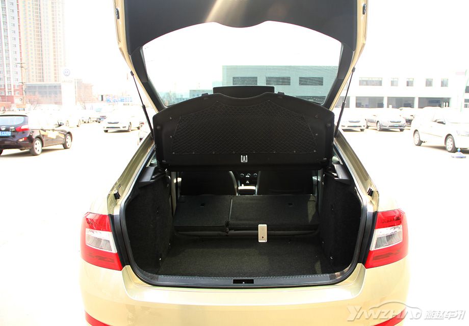 ������ĺ��������������������㣬�Ʊ�ʽ����Ƴ��׵Ľ���˺���Ŀռ䡣ƽ����״̬�º�����ݻ��ﵽ��590L�����������ηŵ�֮����չ�ݻ��ߴ�1593L��