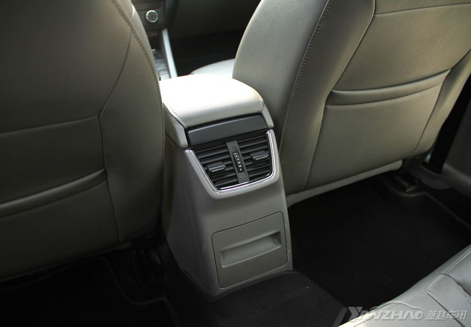 ���ŵĿռ�ʮ�ֿ������ʣ�����1.75M������������ȥ�Ժ��Ȳ��Ŀռ�Ҳ����һȭ�ľ��롣