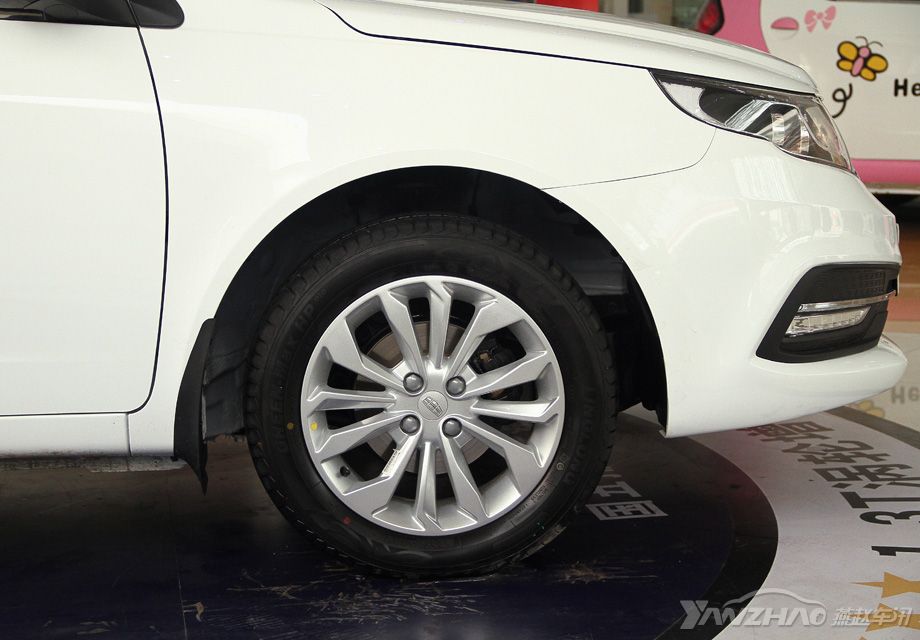 ��Զ������챵������������˸ı䣬����ʽ����Ʊ�ø���ʱ�С����С��������ſ�ʹ��195/60 R15�Ĺ���⣬�������Ͷ���205/55 R16��������̥��