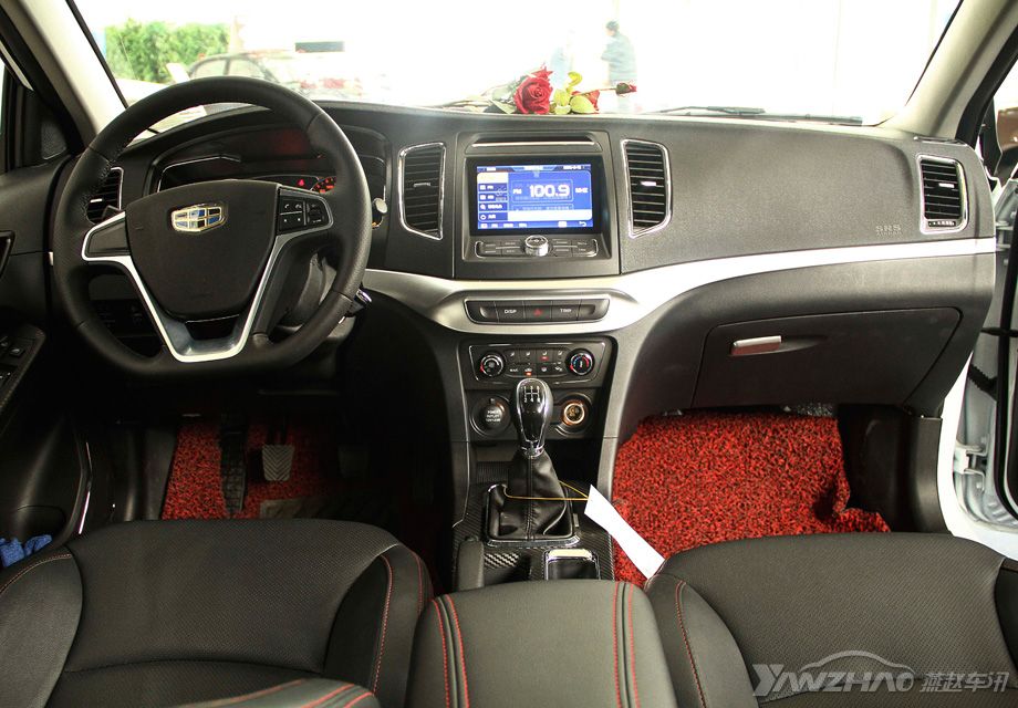 ��Զ���������Ժ�������ɫ�ͺ�ɫ�ķ��ߣ�ͻ���˳��ڿռ���˶��С�����ѹ�����մ������п�̨����Ȼ��Ӳ���ʵ�û��˿�����۵ĸо���