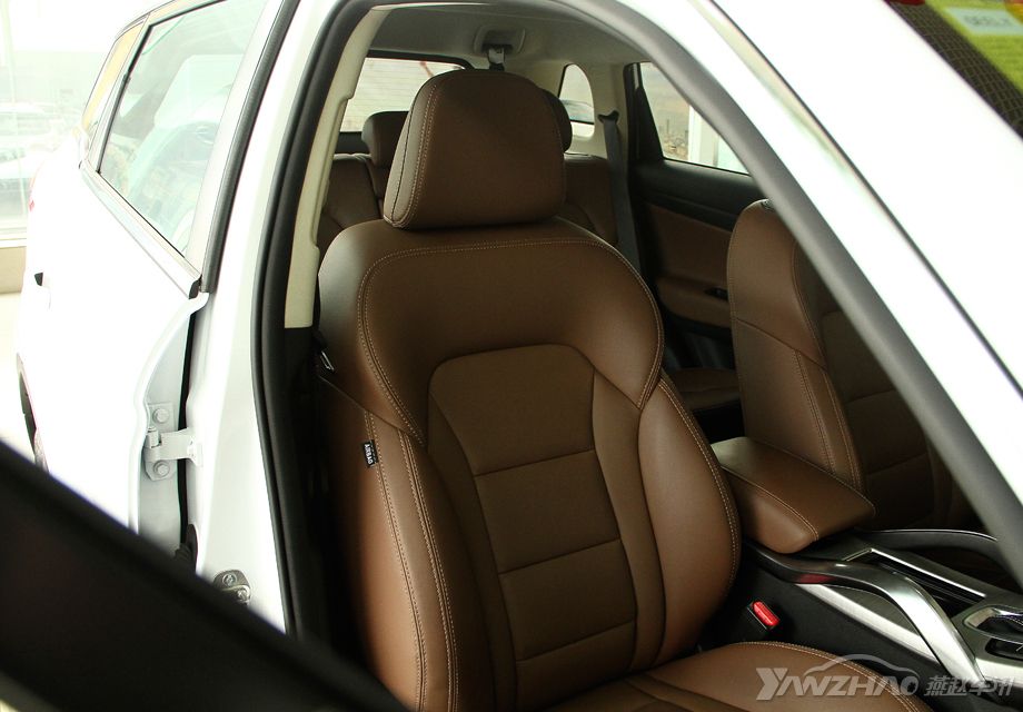 ��Խ�䱸�˿ɶ�����ڲ���������֧�ŵ���ɫ��Ƥ���Σ��յ�������������ʸ����ã���ť���ֺ��������Ż����пյ�����ڡ�