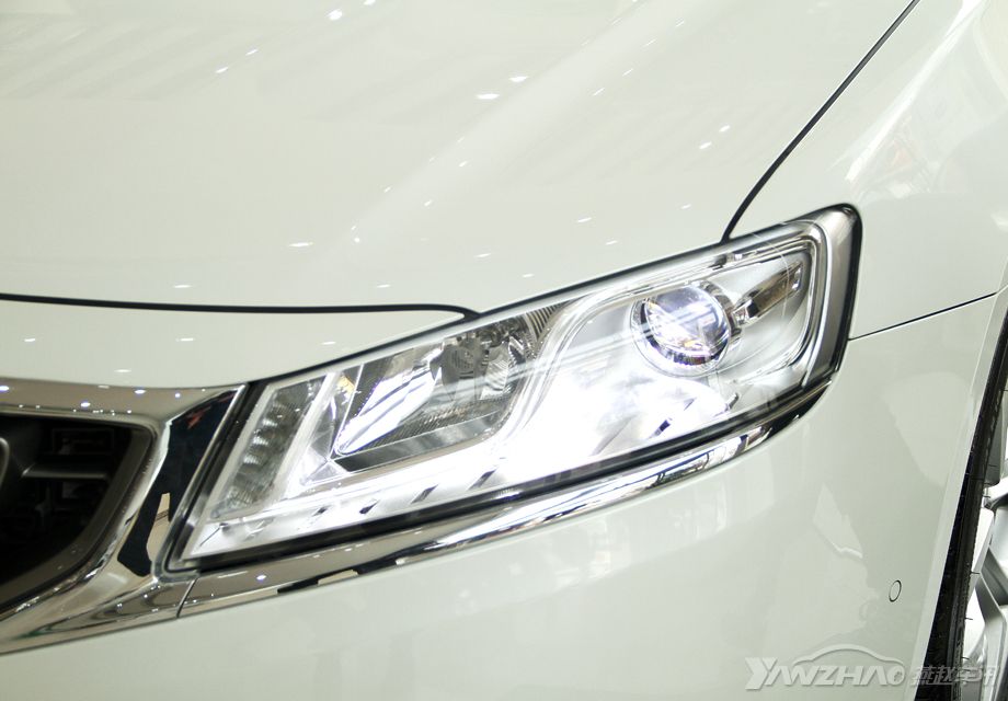 һ�����۵�LED�ƴ��Ѵ�Ʒ�Ϊ�������֣�����Ǵ���͸���������ƣ��ڲ���Զ��ƺ�ת��ƣ�����Բ��