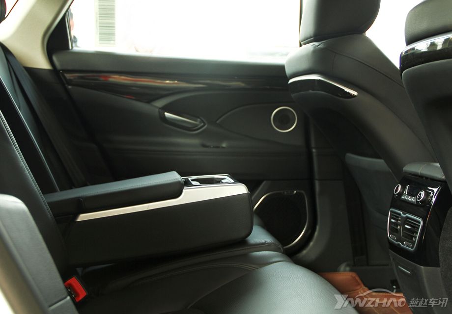 ���ڻ����з�Χ�ƣ�����Ч�������������ĵ��̵�У��ʵ������2850mm�����Ҳ�ṩ�˺ܺõĳ����ռ䡣