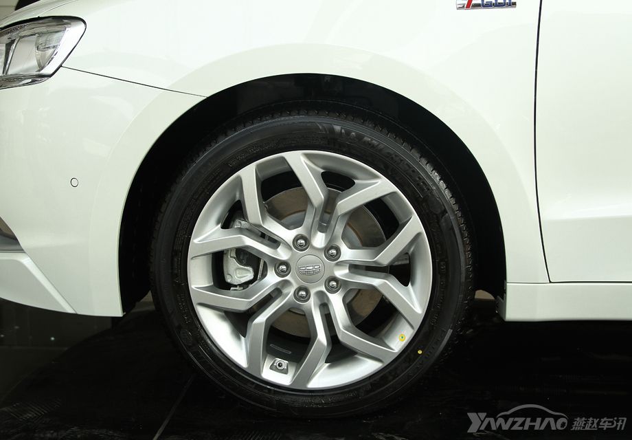 �����ṩ�������й�Ʒ��һֱ�޷������ĸ�Ʒ�ʼݳ����飬�ӳ��ֿ�ʼ��������һ�̣������������ǰ�����ͺ�֮ǰ�ļ�����Ʒ֮���ж��Ĳ��졣