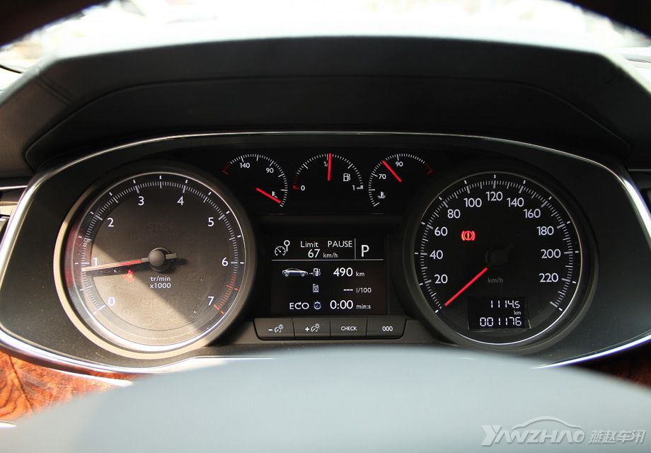 ˫��Ͳʽ���Ǳ��̣����˶��������Ԫ��Ϊ���ڴ����˻�����������ʾ����Ҳ�ǳ��ḻ��Ϊ���ṩʵʱ�ĳ���״̬��