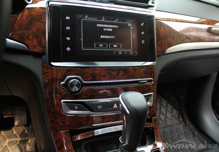 �����������ͼ�Լ���������Ƚ��١��ܶ���ض���ͨ�����봥����Ļ���У�����A9װ����HUḐͷ��ʾ����������360��ȫ��Ӱ��12�����߱���������ڶ�߶˹��ܡ�