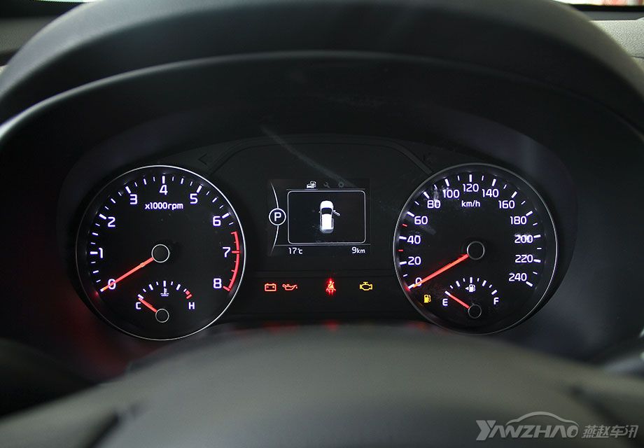 ǰ�ŵĴ���ռ䲻��࣬�����������Ƚ�˳�֣�ˮƿ��Կ�ס��ֻ����к��ʵĵط����á�