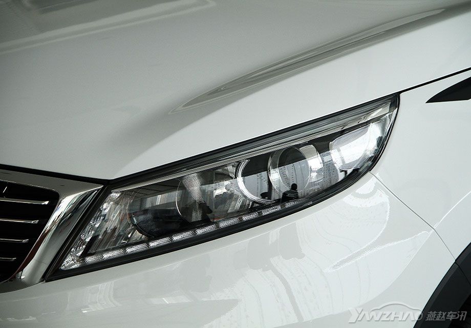 �������ܵ�ǰ������ڲ����䱸��L��LED�ռ��г��ơ����⣬ǰ����Ҳ���Ͽ�͵�L�͸�Ϊ�˲������ı��Ρ�