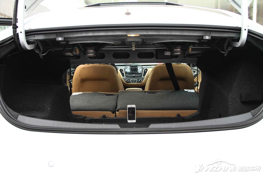 ��������֧�ַŵ����ŵ���߶Ȳ���һ��iPhone 5S�ĸ߶�Ҳ�㲻�����ں�����Ϸ����ǻ����Կ����������졣