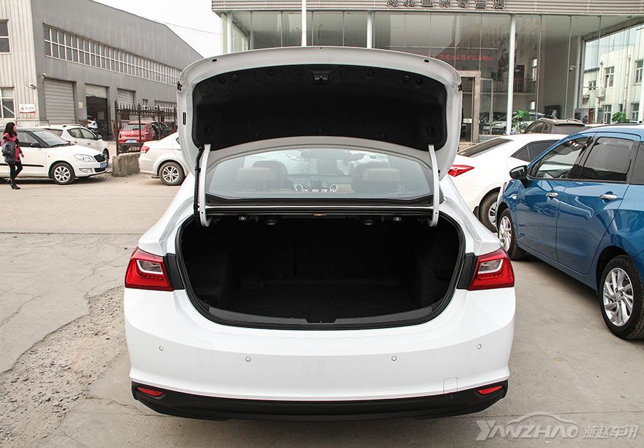 ����ռ�������м�������������ˮƽ������ռ�Ҳ�ǱȽ�ƽ��������2.5L�����ݻ�Ϊ520����1.5T����Ϊ505��������ֿ����񱦺���544�����ݻ��������١�