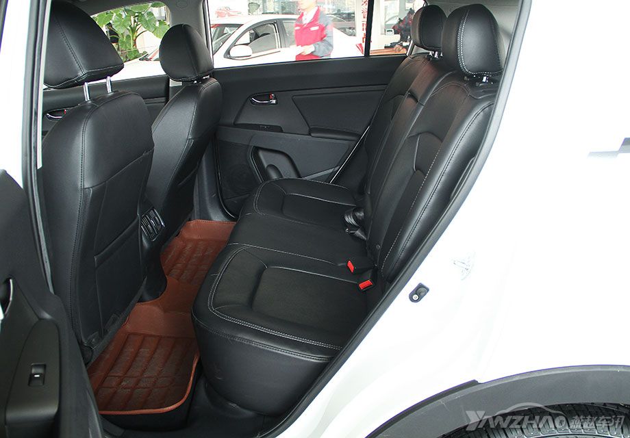 ��2.0L�Զ�����GLS�����ϳ������䱸�˺��ſյ�����ڡ�