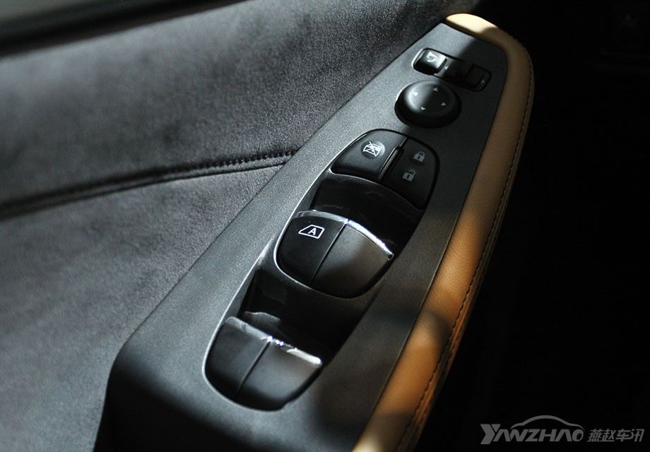 Ϊ��ͻ���˶������Ƥ�๦�ܷ����̲�����D�ε��˶���ʽ�����⣬�п�̨�����벿�ֲ�����ƫ���ʻϯһ�����ƣ���б7�㣩���������Լ�ʻԱΪ���ĵ�������ͬʱ���ӷ������ճ��Ĳ�����