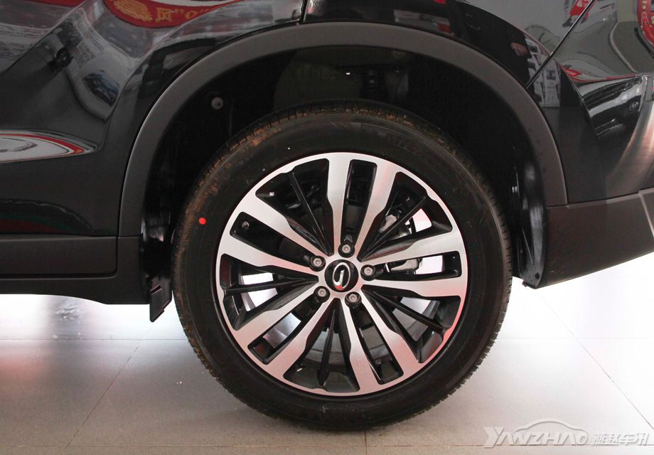 215/60 R17����̥������˫���ʽ�ĺϽ��Ȧ�복��������á�