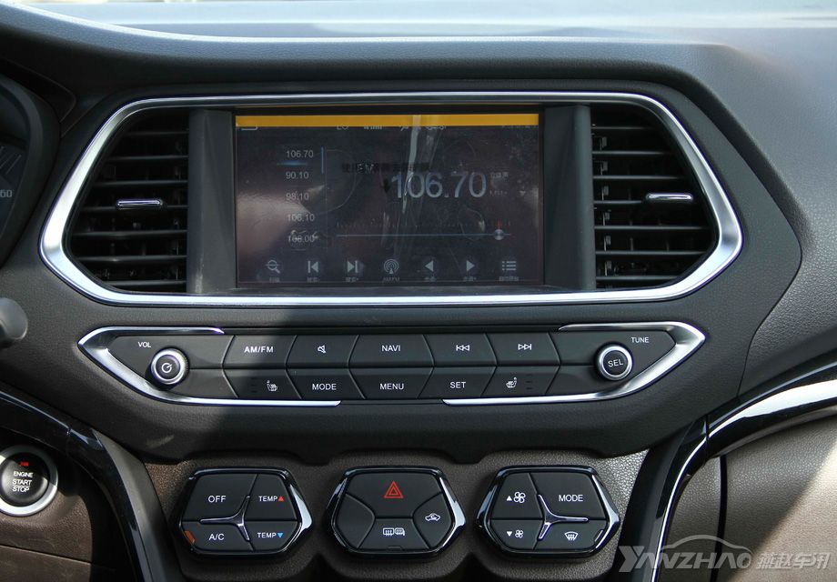 GS4������Ҳʮ�������ˣ�����װ����8Ӣ��Һ����Ļ��������һ���������Զ��յ���GPS�����ȹ��ܡ�