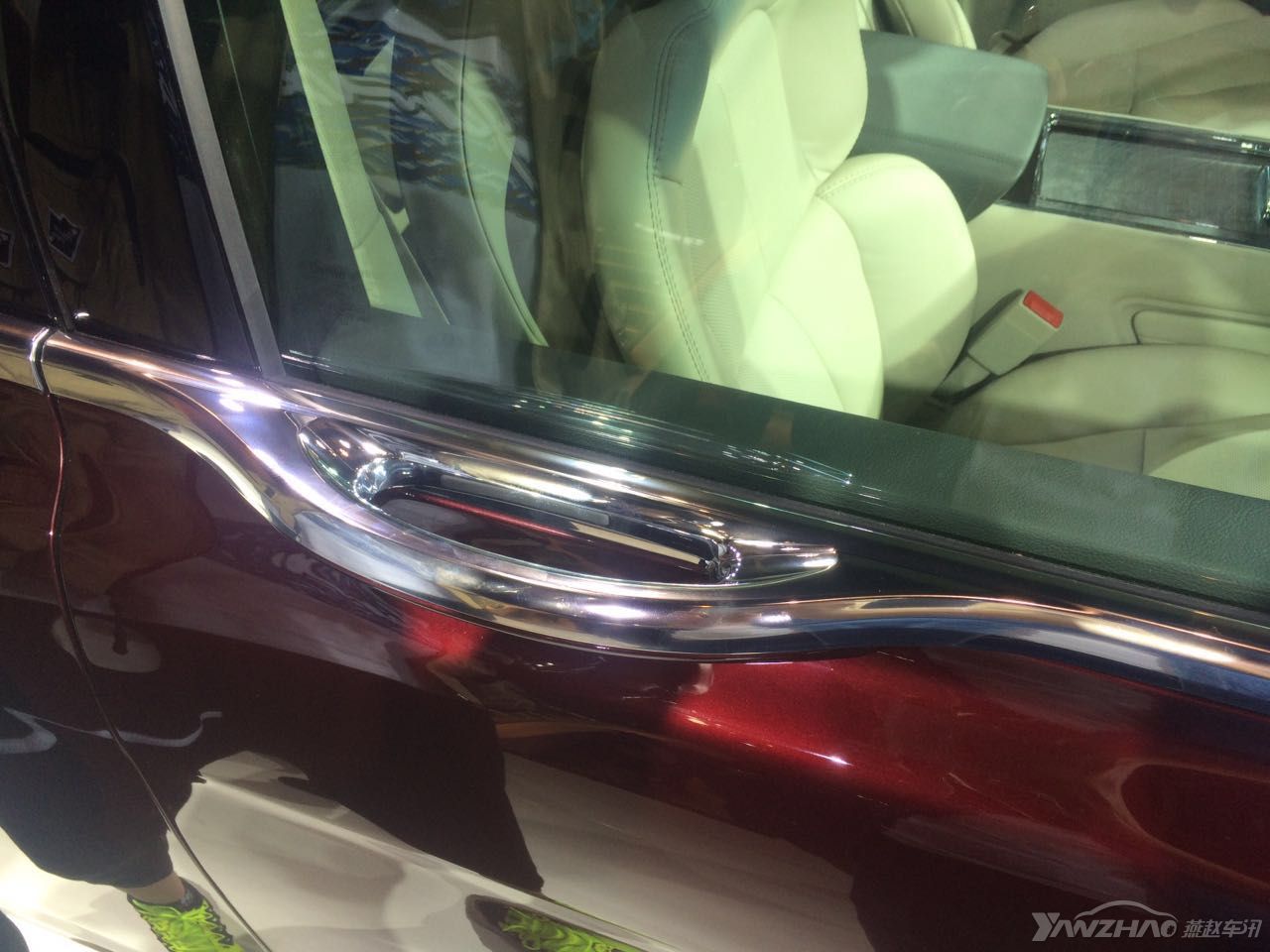 �³��Ǳ���ʹ����ȫҺ����ʾ������ʽ�Ļ����������ֿ�Ʒ����ɫ��