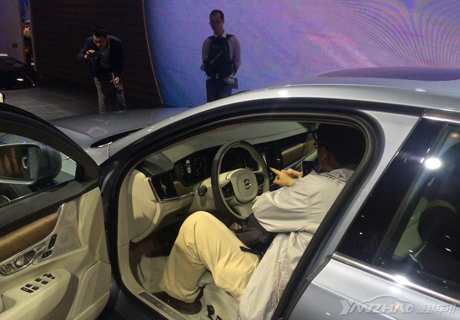 ���������ϣ��ֶ���S90�����˺�ȫ��XC90��ͬ�Ķ���ϵͳ��2.0T��ѹ�������Լ��춯�泵�͹�������ѡ��ƥ��8������һ������䡣