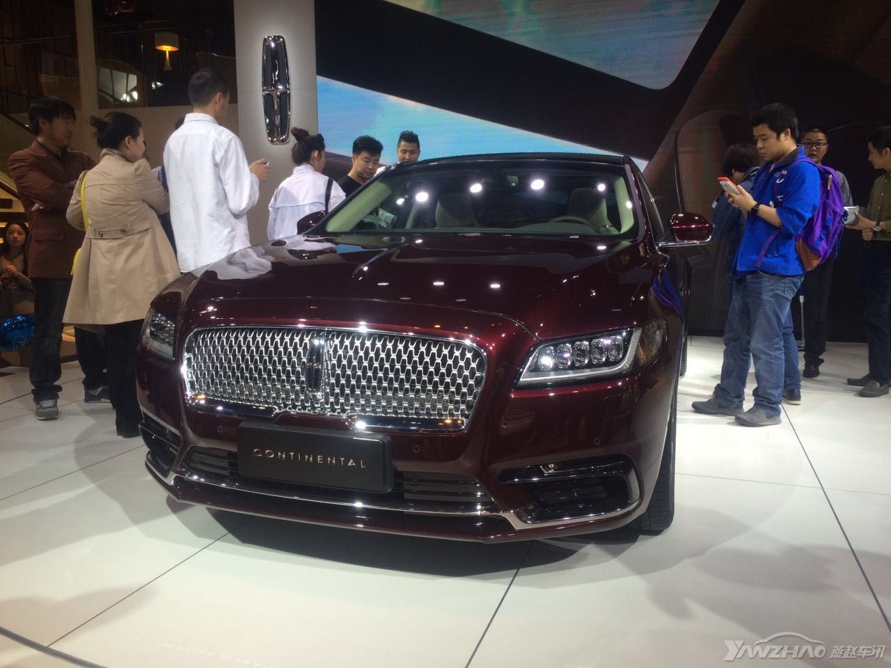 �ֿ�Continental������ȫ�µļ��廯��ƣ�ǰ������դ�����˴���ʽ���ͣ������Ŵ�����ĶƸ�װ�Σ����θ�ʮ�㡣