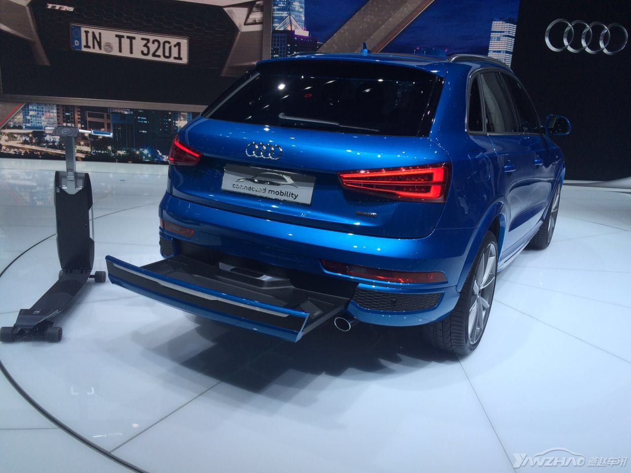 �³��ڲ�װ����һ���綯̤�峵��̤�峵����1.05�ס��õ綯̤�峵�����ڰµϻ�����ͨ������ո��ڣ�����װж��