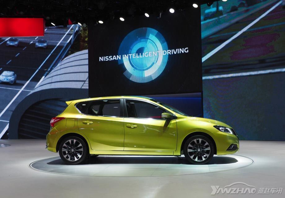 ���Կ���ĳ������棬���ָ���˲�ͬ�������ߴ�ǰ���Ӱ�һֱ�ᴩ��β�ơ�