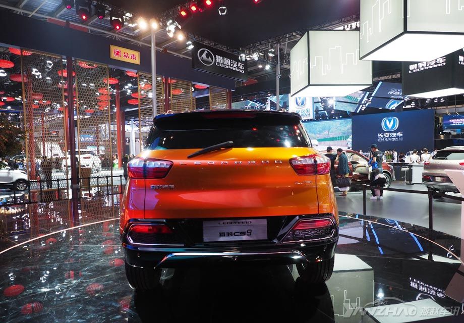 �Ա�CS9չ�������˻�ɫ���ɫ�����˫ɫͿװ