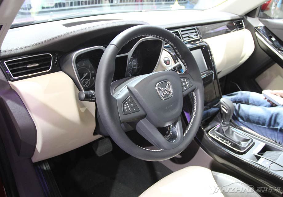 �����ڲ���ԦʤS330����Ʊ����˼���ʽ�����˼·�����κ��п����ͱȽϷ����������̴�С���У�����ʽ�������������˶���������һ�£��ڷ������²��������������ο�ʽ��ƣ��м�������ɫװ��