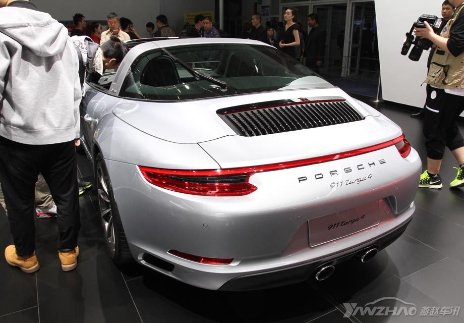 ��β���֣�β��������Ҳ��֮ǰ������ͬ�����Ҹó�װ��������˫��������ϵͳ