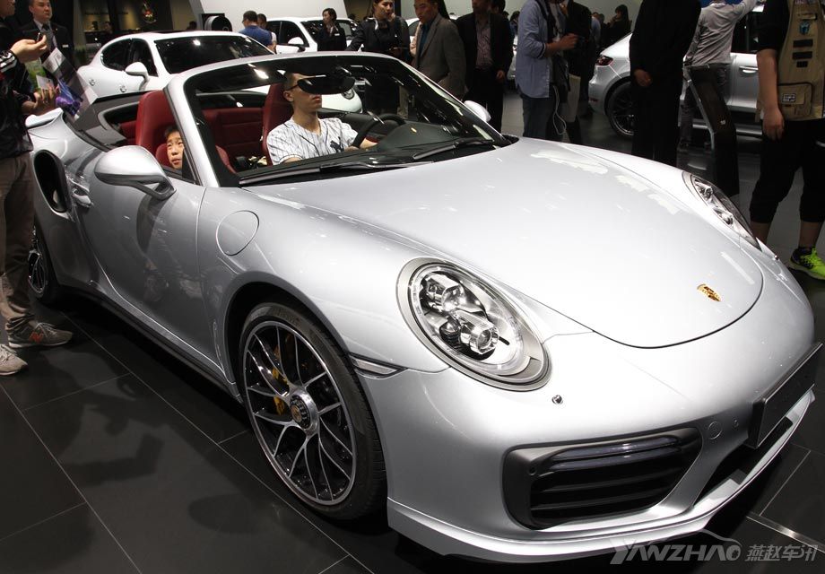 �³���ǰ����ߴ�Ҳ������С������ǰ��Χ�²������˺�ɫ����