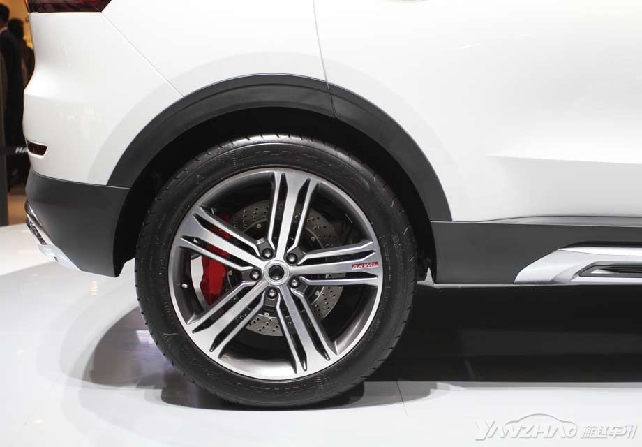 ���ʽ��Ȧ���ͷǳ��˶������������˺�ɫ�Ŀ�ǯ