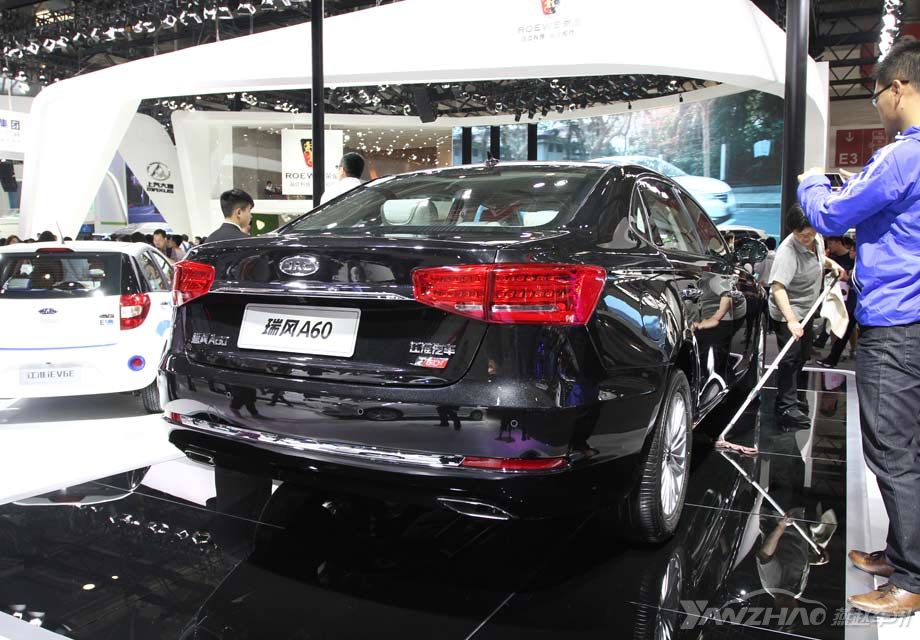 ��β���棬�������A60��β�Ʋ���LED��Դ��β���ڲ������˿���״�ʹ�״LED�������е���ƣ���β�²��䱸���ĿŲ����״�̽ͷ