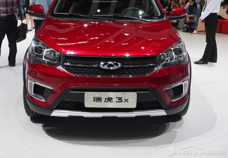 �¸�դ��������������˺�ɫ�����װ�Σ������˶������õ��˽�һ����ǿ