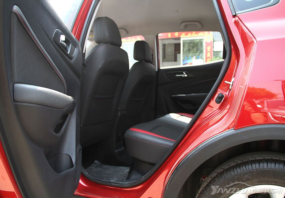 �ռ��ǳ���CS15��һ�����㣬ǰ���ų������ǳ�����������е�˿����ӵ����