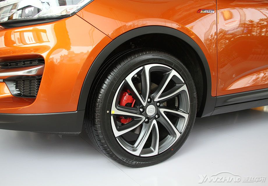 �˶��������17Ӣ������Ͻ���Ȧ����ɫ��ɲ��Ϳװ���ǳ����Եø��Ӷ��У�