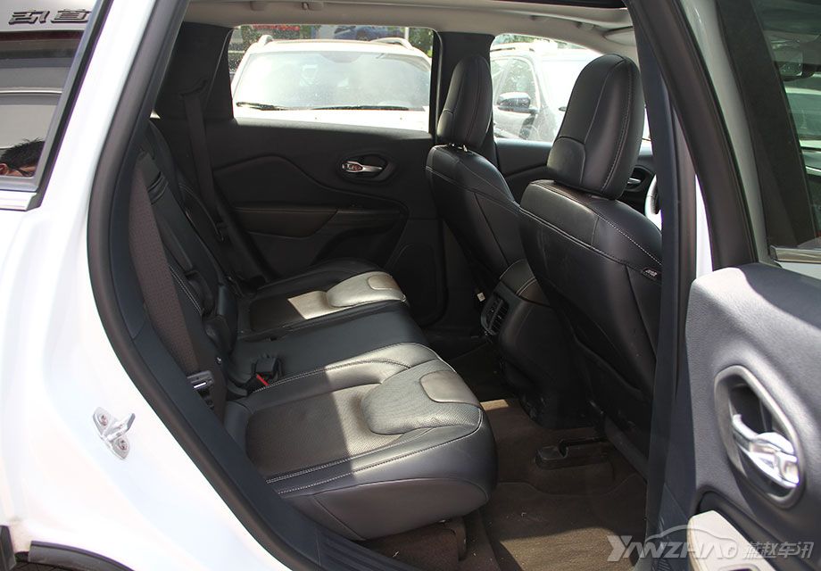 ���ŵĿռ��ϣ���Ȼͷ�����Ǻܸ�ԣ�����Ȳ����Ǻܿ����ġ�